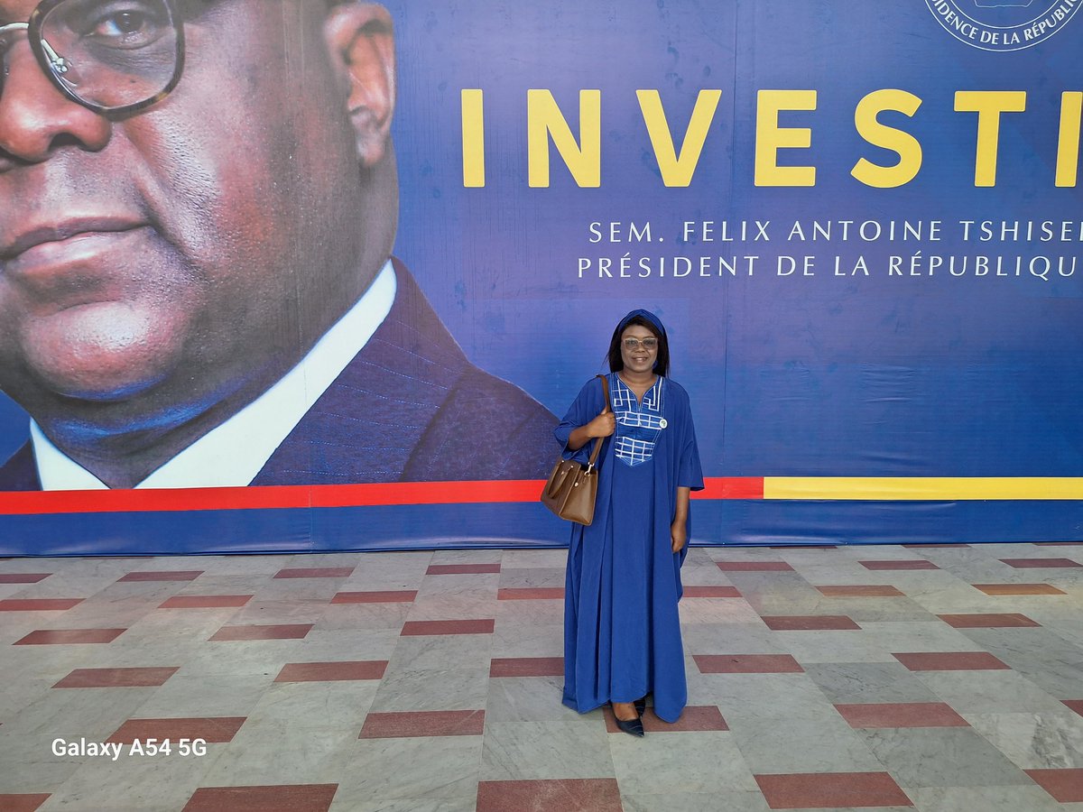 Asyncrite5's tweet photo. Happening now: focus group dans la salle de spectacle du palais du peuple sur l'historique de la parité en RDC; Paix, parlement et parité.  #femme #parité https://t.co/NkGbZuk78N