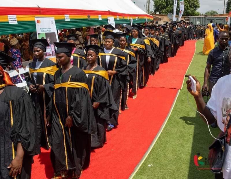 maxmenof's tweet photo. 600 kayayeis graduate from Kayayei Empowerment Program instituted by the Ghana Government.

#DataJournalists  #kayayei https://t.co/zrjKa3kgHG