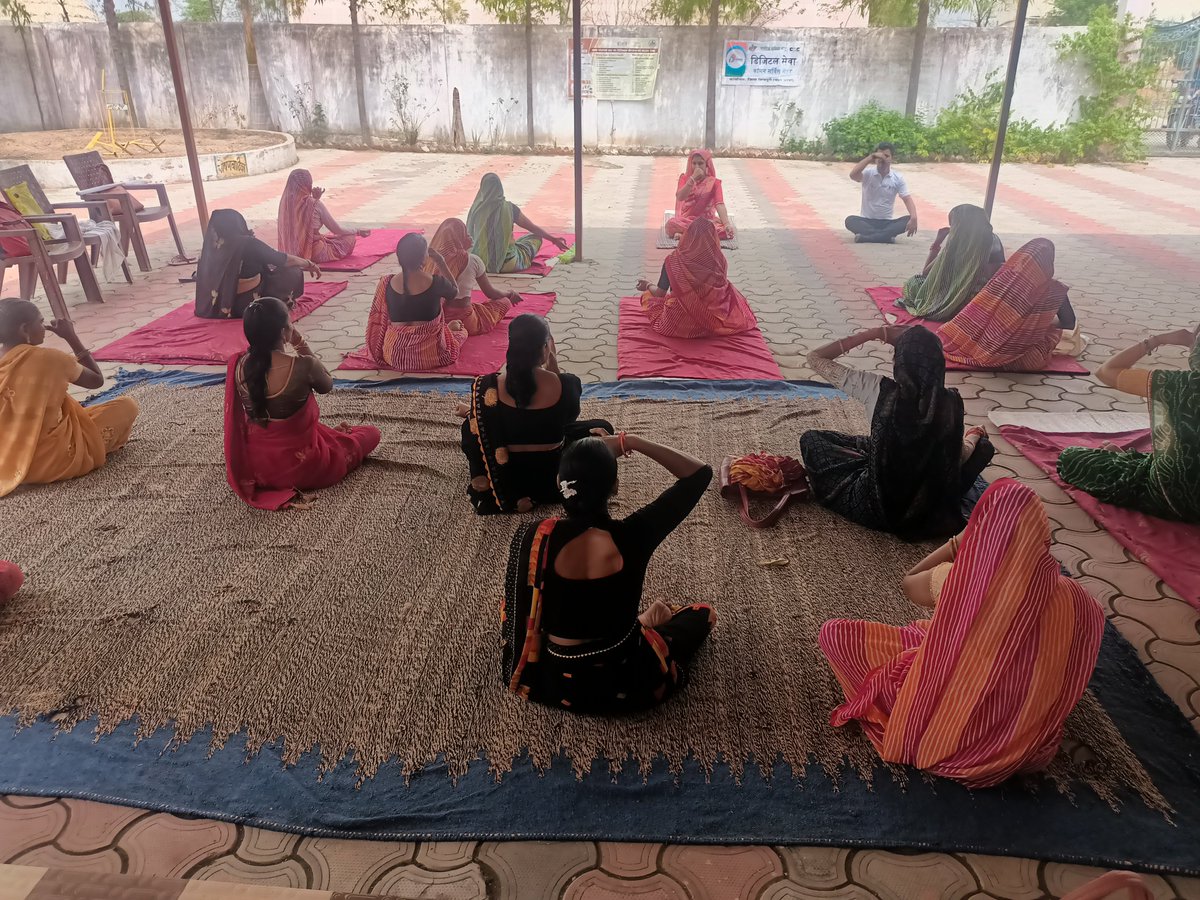 SLakshka's tweet photo. करो योग , रहो निरोग🌳
#CSCPeYoga 
#CSCYogaWithFamily #YogaForSelfAndSociety 
#IDY2024
#cscmadhyadesh https://t.co/hTiiLpfde4