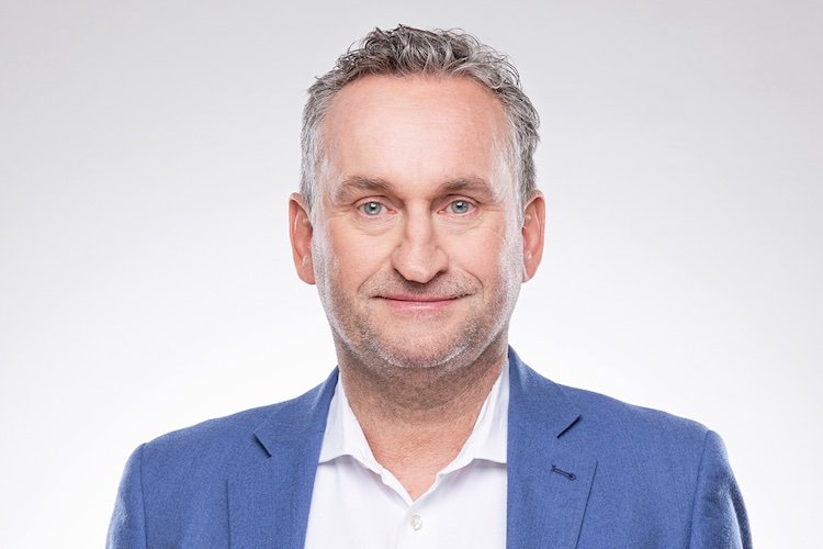 Nils Haupt, seit rund einem Jahr Präsident der #DPRG, wird sein Amt zum 1. Juli abgeben. Haupt hatte in der vergangenen Woche intern seinen Rücktritt angekündigt und habe seine Entscheidung in der gestrigen Vorstandssitzung (20. Juni) bestätigt. ow.ly/JZeB50Sn5kY