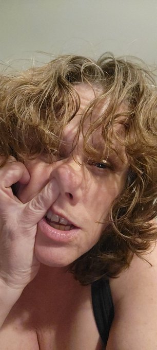 It is my 52 birthday right now. I think this is one of the best selfies I've taken recently. https://t