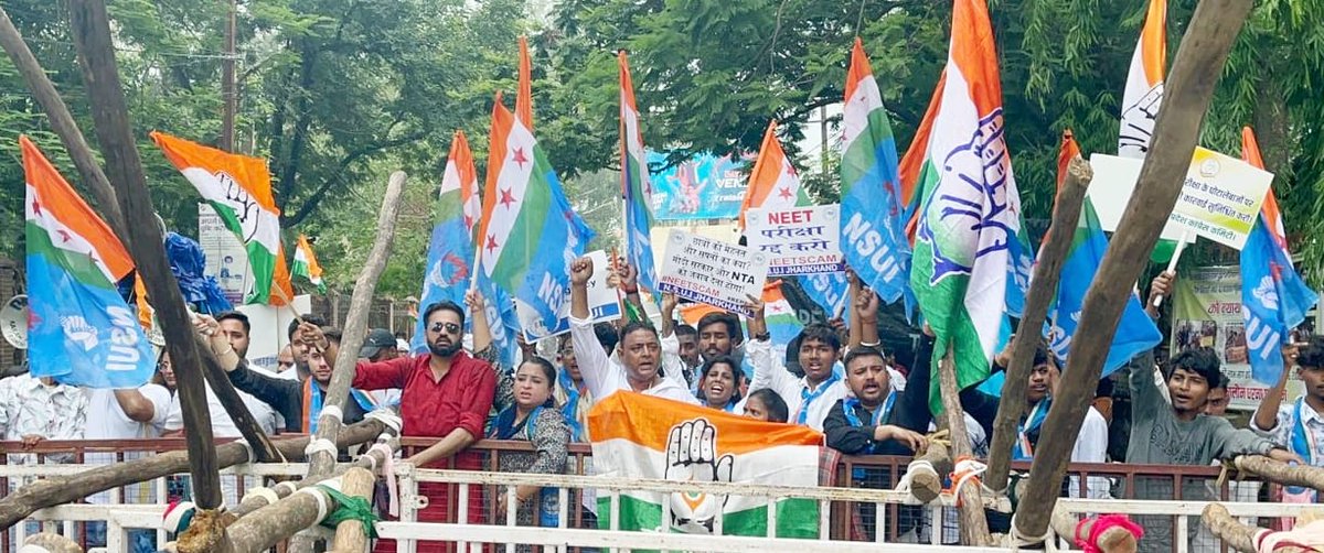 Nandani Gupta (@nandanigupta0) on Twitter photo #NEET-UG परीक्षा में हुए बड़े पैमाने पर भ्रस्टाचार के खिलाफ झारखंड प्रदेश कांग्रेस कमिटी द्वारा आयोजित विरोध मार्च एव प्रदर्शन कार्यक्रम में <a href="/NSUI/">NSUI</a> नेत्री <a href="/VandanaArushi/">Arushi Vandana Singh</a>, <a href="/InderjitINC/">Inderjit Singh</a> के नेतृत्व में सैकड़ो साथियों के साथ शामिल हुए।
<a href="/varunchoudhary2/">Varun Choudhary</a> #NEET-UG परीक्षा में हुए बड़े पैमाने पर भ्रस्टाचार के खिलाफ झारखंड प्रदेश कांग्रेस कमिटी द्वारा आयोजित विरोध मार्च एव प्रदर्शन कार्यक्रम में <a href="/NSUI/">NSUI</a> नेत्री <a href="/VandanaArushi/">Arushi Vandana Singh</a>, <a href="/InderjitINC/">Inderjit Singh</a> के नेतृत्व में सैकड़ो साथियों के साथ शामिल हुए।
<a href="/varunchoudhary2/">Varun Choudhary</a>