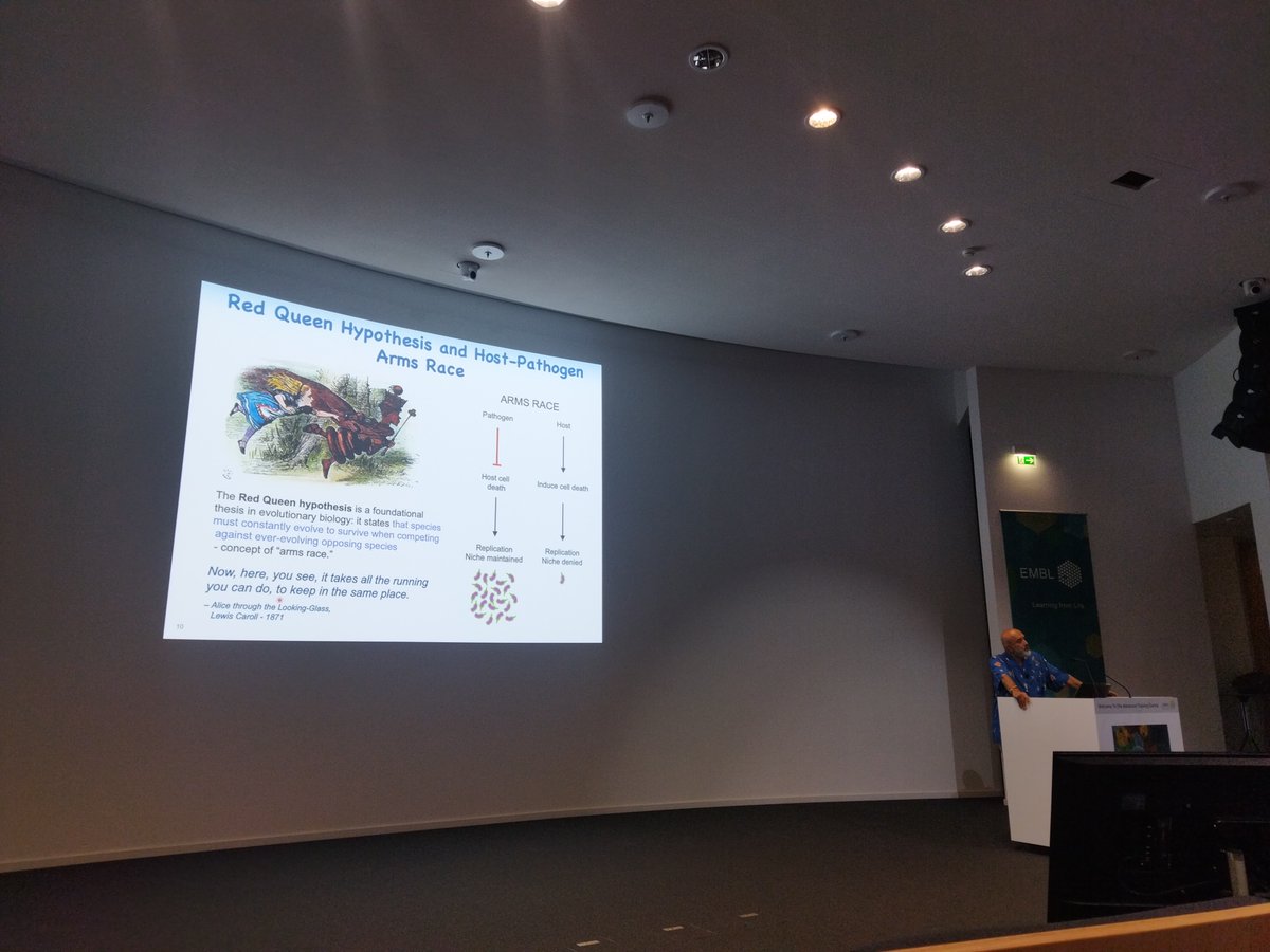Vishva Dixit explains Red Queen Hypothesis in the context of Cell death and pathogen attack. Great end to a great conference #EESImmunity <a href="/EMBLEvents/">EMBL Events</a>