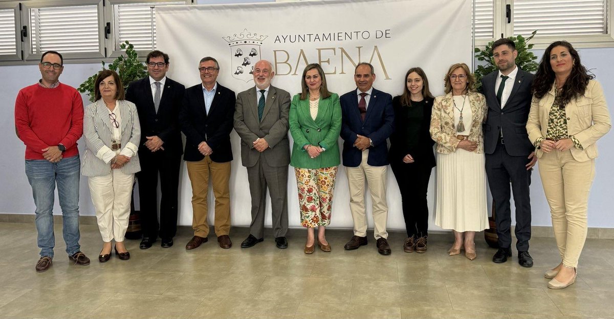 El director de la escuela <a href="/epsb_uco/">Escuela Politécnica Sup. de Belmez Univ. Córdoba</a>, el secretario y el presidente del @csocialuco imparten en Baena coloquios sobre las oportunidades de empleo y de actividad empresarial relacionados con la #logística.