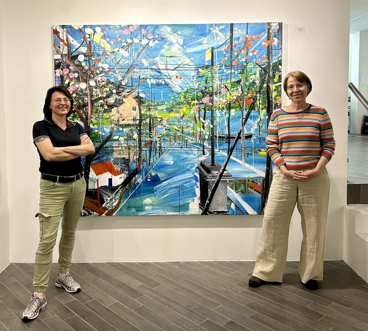 Wonderful start of the day with 🇳🇱 artist <a href="/annekewilbrink/">Anneke Wilbrink</a>, whose dynamic, multi-layered &amp; simultaneously harmonious paintings are on display in her City of Wonder solo-exhibition in the Sol Art Gallery Dublin 🇮🇪

 ➡️ rb.gy/ivofl7
 ➡️ rb.gy/x74isn till 5 July