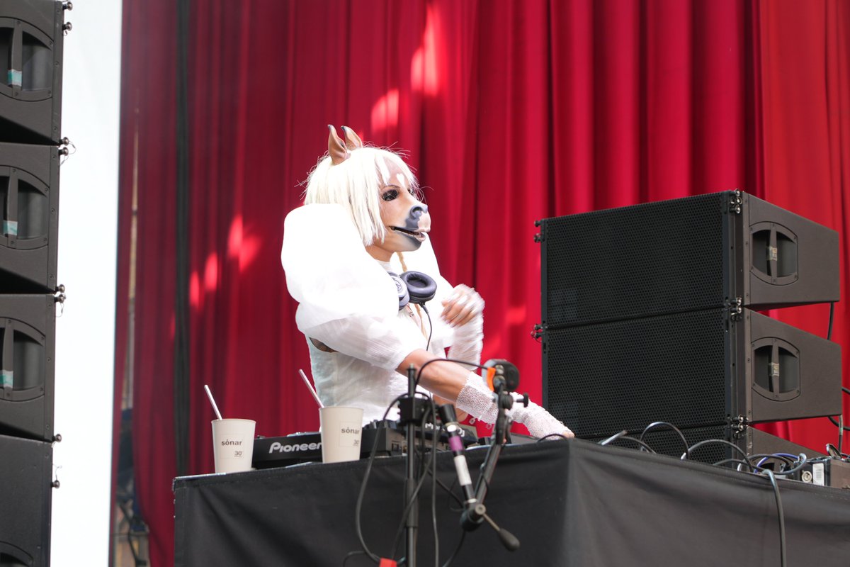 Efectes_Sec's tweet image. 🎛️🪩 Avui fa una setmana se celebrava una nova edició del @SonarFestival @sonarplusd. Et convidem a recuperar en imatges alguns dels moments més destacats d&apos;aquesta edició. 

📸@efectes2ndaris

👉efectessecundaris.com

#sonar2024 #sonarplusd #sonar2025