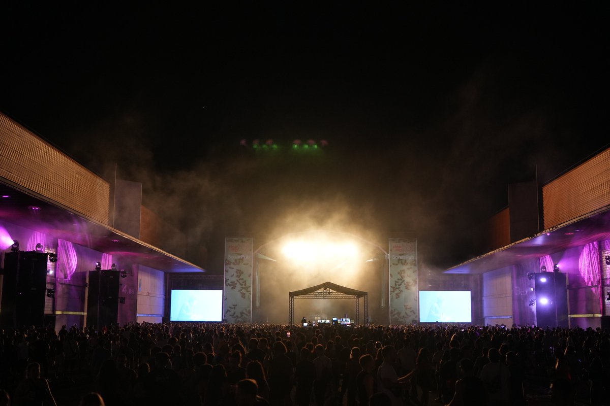 Efectes_Sec's tweet image. 🎛️🪩 Avui fa una setmana se celebrava una nova edició del @SonarFestival @sonarplusd. Et convidem a recuperar en imatges alguns dels moments més destacats d&apos;aquesta edició. 

📸@efectes2ndaris

👉efectessecundaris.com

#sonar2024 #sonarplusd #sonar2025