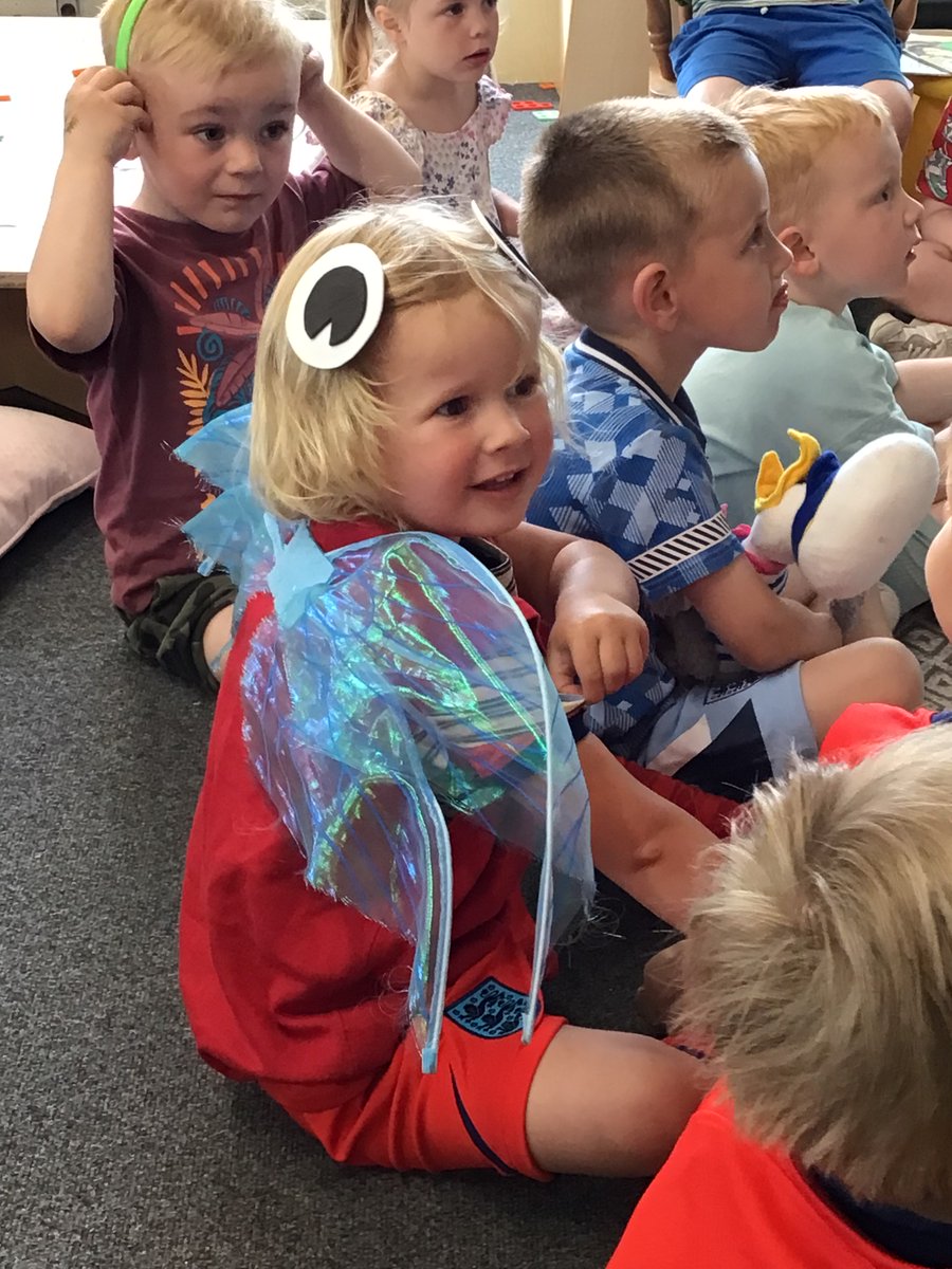 Blackshawsch's tweet photo. Thank you to the wonderful author @FletcherIvana for visiting us today at Blackshaw, and sharing your wonderful book - The Singing Cicada! The children had a fabulous time! 🪇🎵 https://t.co/tH66FBVLHG