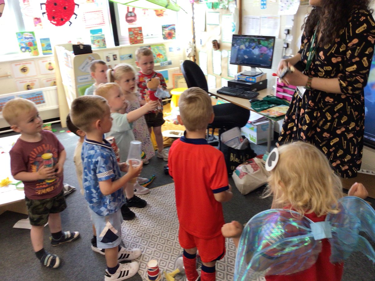 Blackshawsch's tweet photo. Thank you to the wonderful author @FletcherIvana for visiting us today at Blackshaw, and sharing your wonderful book - The Singing Cicada! The children had a fabulous time! 🪇🎵 https://t.co/tH66FBVLHG