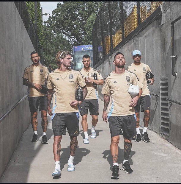 the_marcoliboy's tweet image. You will never find Garnacho following Messi in these pictures, he knows his worth