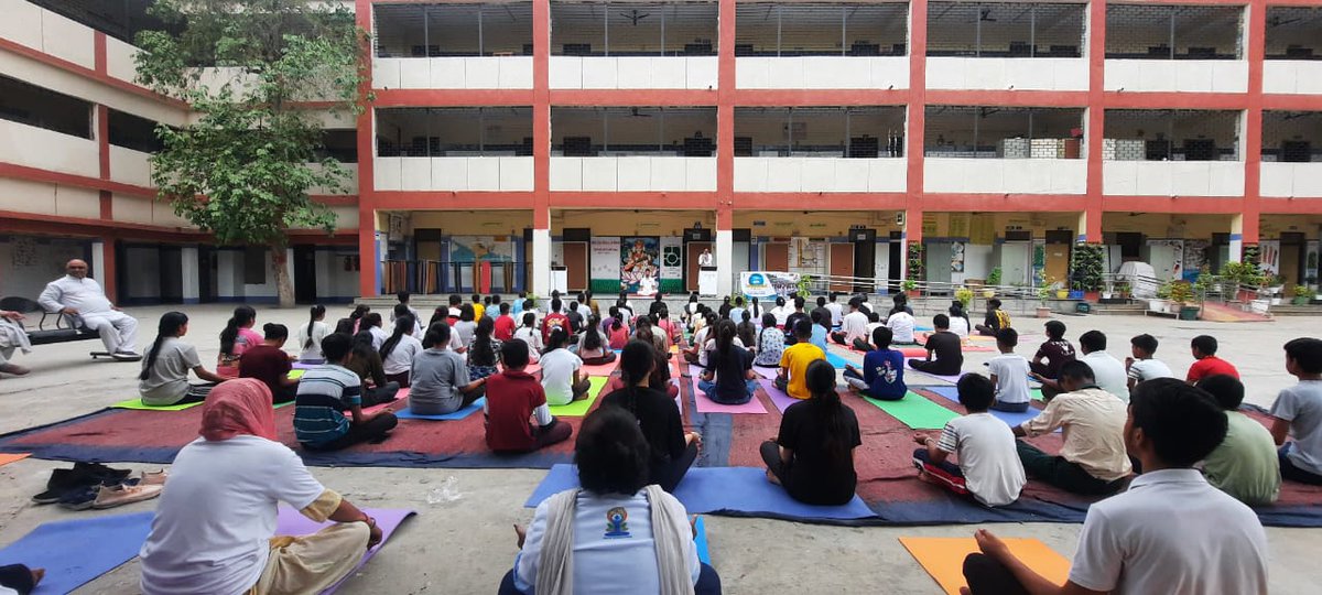MYBharatND's tweet photo. Glimpses of #IDY2024 at Smt.Indira Gandhi CB Sr.Sec School,Old Nangal Delhi Cantt.
 #InternationalDayofYoga2024 #YogaForSelfAndSociety #YogaDay2024 #YogaForAll #Yoga @nyksindia @YASMinistry @BansuriSwaraj @mybharatgov @mansukhmandviya @khadseraksha @DMNewDelhi https://t.co/VC0vG8D1GV