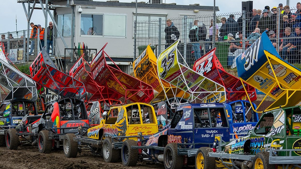 TXL0222's tweet photo. Klaar voor de start (van het autocross-seizoen)? https://t.co/krFqRNSYXP https://t.co/WBps72WKkt