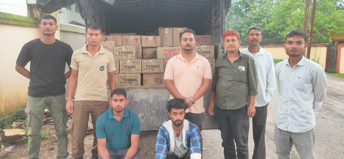 Acting on a tip-off, Sonitpur Excise Team intercepted a vehicle laden with liquor meant for sale in Arunachal Pradesh. The team seized 414 BL of IMFL and 780 BL of Beer worth Rs 11,94,000/- (approx)

#IllegalLiquorFreeAssam