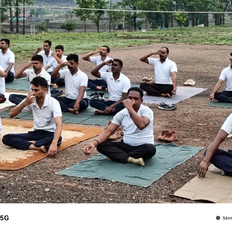 35bnmandla's tweet photo. 10वे अंतर्राष्ट्रीय योग दिवस के अवसर पर 35वीं वाहिनी विसबल ग्‍वारा मण्‍उला परिसर में सामूहिक योगाभ्यास कार्यक्रम का आयोजन किया गया। https://t.co/Gdrm6hAP1J