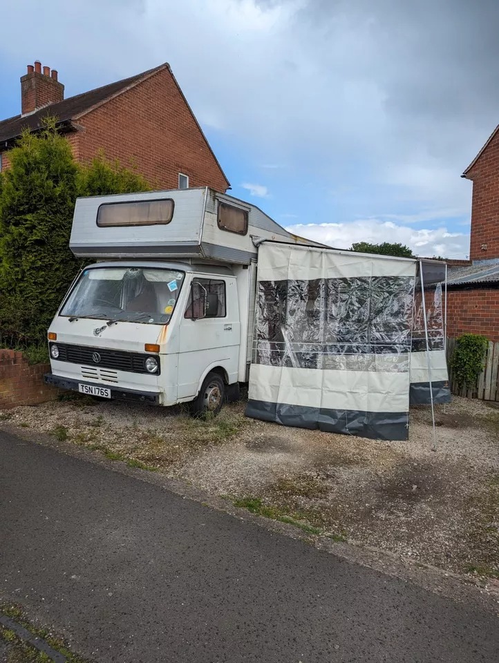 BarnFindsUK's tweet photo. Ad: 1978 VW LT Campervan - "Been stood for a few years"
On eBay here -->> https://t.co/FndPM81oJy
#CampervanLife #VWLT #VintageVW #ClassicCampers #RoadTripReady #WanderlustVibes https://t.co/AmIFLhBTNN