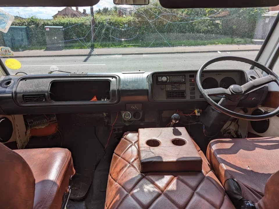 BarnFindsUK's tweet photo. Ad: 1978 VW LT Campervan - "Been stood for a few years"
On eBay here -->> https://t.co/FndPM81oJy
#CampervanLife #VWLT #VintageVW #ClassicCampers #RoadTripReady #WanderlustVibes https://t.co/AmIFLhBTNN