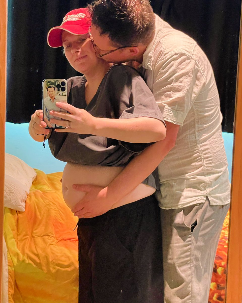 WOOOAAAHHHH WE’RE HALF WAY THERE!! 
WOOOOOOAAAHHHH BABY COOKING HERE!! 

Twenty weeks today! Finally over the hump🤰

Next week we find out the sex 💙🩷

#twentyweekspregnant #pregnancy #preggobelly #richiesambora #bonjovi #livingonaprayer <a href="/TheRealSambora/">RICHIE SAMBORA</a> <a href="/BonJovi/">Bon Jovi</a>