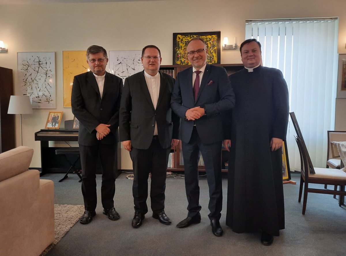 SlovakiaHolySee's tweet photo. Family-like farewell meeting of 🇸🇰 ecclesiastical community in  Vatican 🇻🇦 with Ambassador of Slovak Republic to Holy See and SMOM  Marek Lisánsky, who will fulfill his diplomatic mission on June 30. https://t.co/09PJnn1DUK