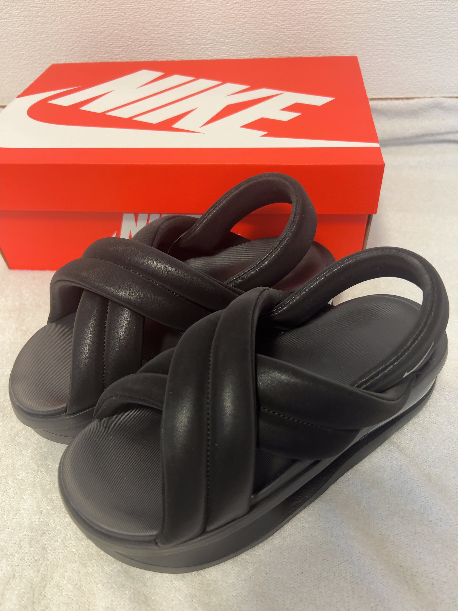 Nike エアマックスアイラ 24.0㎝　7 箱付き　箱に少しダメージあり Nike エアマックスアイラ 24.0㎝ 7 箱付き 箱に少しダメージあり