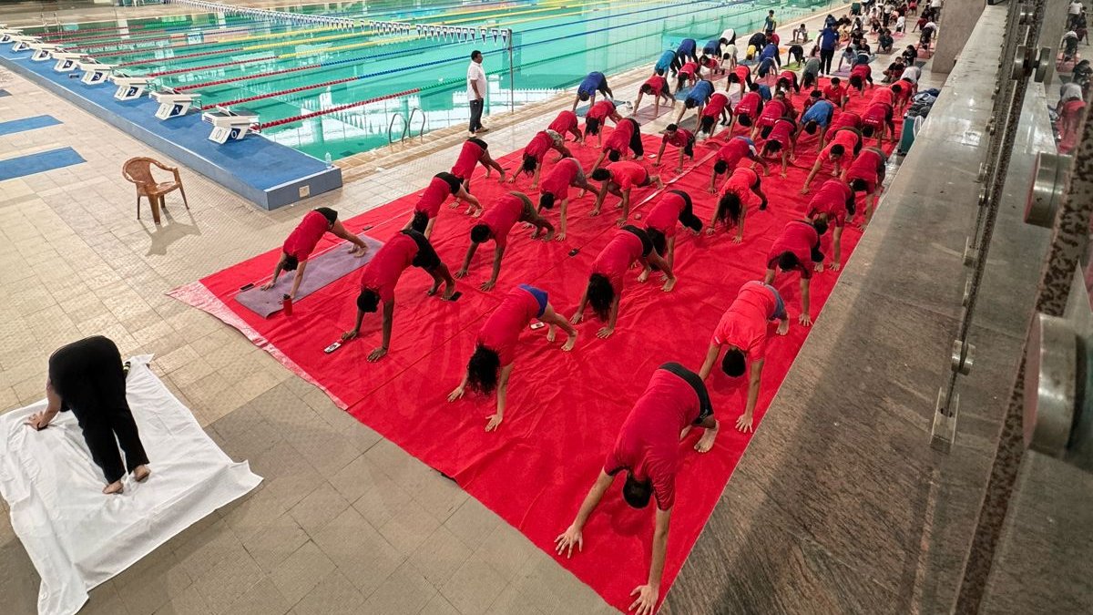 Continuing our commitment to spreading yoga and wellness among the youth, our founder, Ms. Swati Yadav, conducted a yoga session for SAI athletes at SPM Swimming Pool Complex. Around 50 enthusiastic participants celebrated Yoga Day. #YogaDay #IYD2024