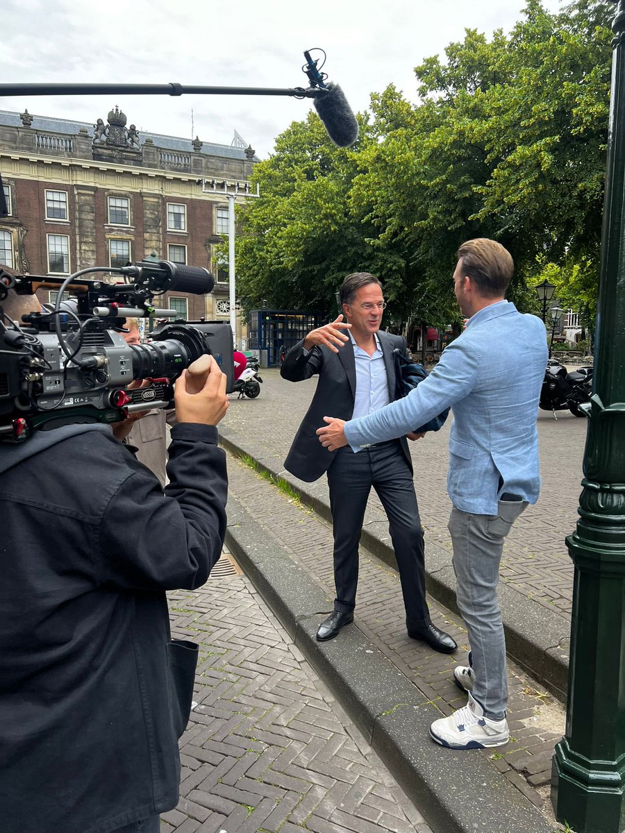 De knuffel die je wist dat zou komen... #rutte #laatstekeer