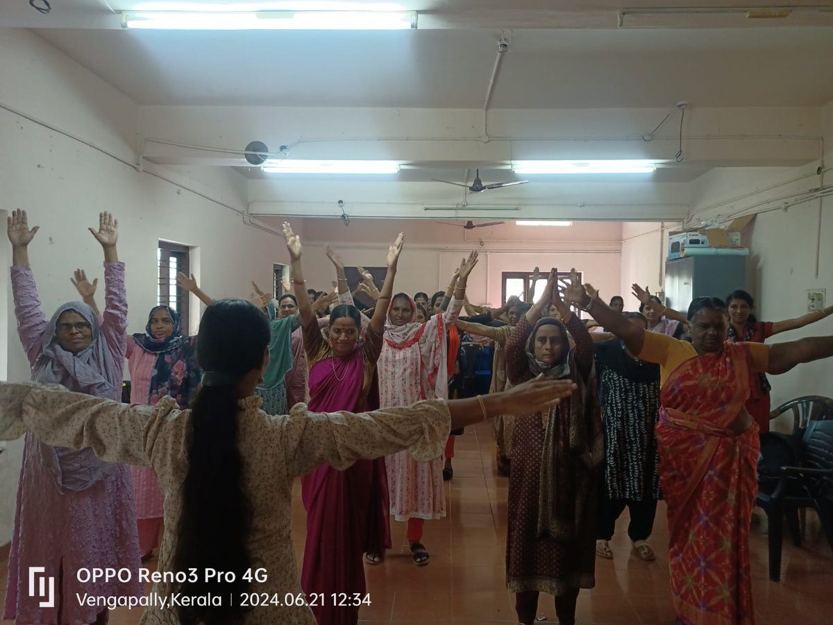 VLE Litty celebrating yoga day ,Wayanad district, Kerala participating in Yoga Day celebrations
#CSCYogaWithFamily #YogaForSelfAndSociety #IDY2024
<a href="/moayush/">Ministry of Ayush</a>
<a href="/CSCegov_/">CSCeGov</a>
<a href="/CSCSPV_Health/">CSC Health</a>