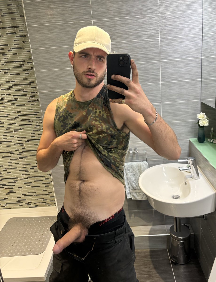 Get on your knees and sniff my bush