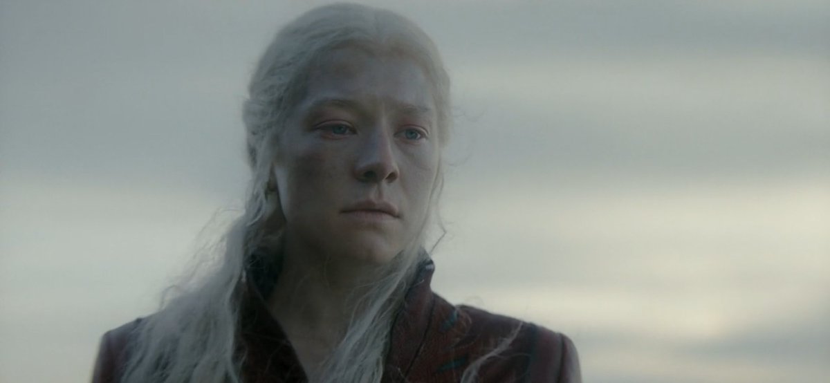 rurulovesgeto's tweet photo. Rhaenyra lost her ONLY daughter &amp; three sons (she died thinking she lost four sons), she lost daemon, she lost rhaenys, she got usurped &amp; she died getting her breast cut and burnt by a rapist's dragon. all because she was born a WOMAN and you expect me not to support her side? https://t.co/6peqgJYQDS