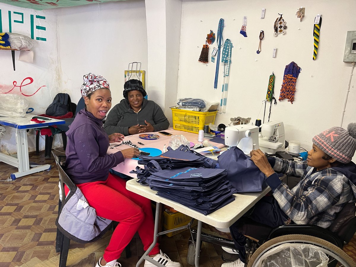 8⃣ days to go.  This time next week, we'll be packing goody bags.  
We're so pleased that two groups from Barkly East have made our beautiful bags, gifts and beanies.
#breathtakingtrailrun #rhodesrun24