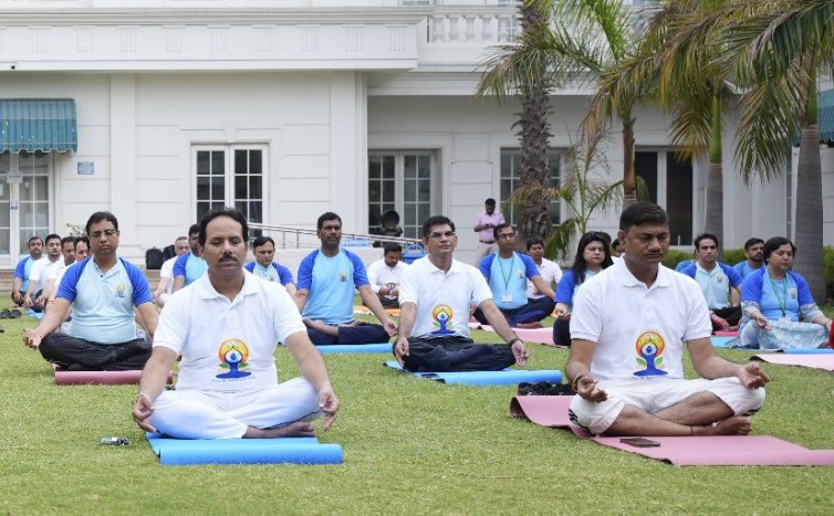 RAJPUT_NBS's tweet photo. #अंतर्राष्ट्रीय_योग_दिवस
#InternationalDayOfYoga
#CSOI
#NewDelhi https://t.co/DMocix7jU1