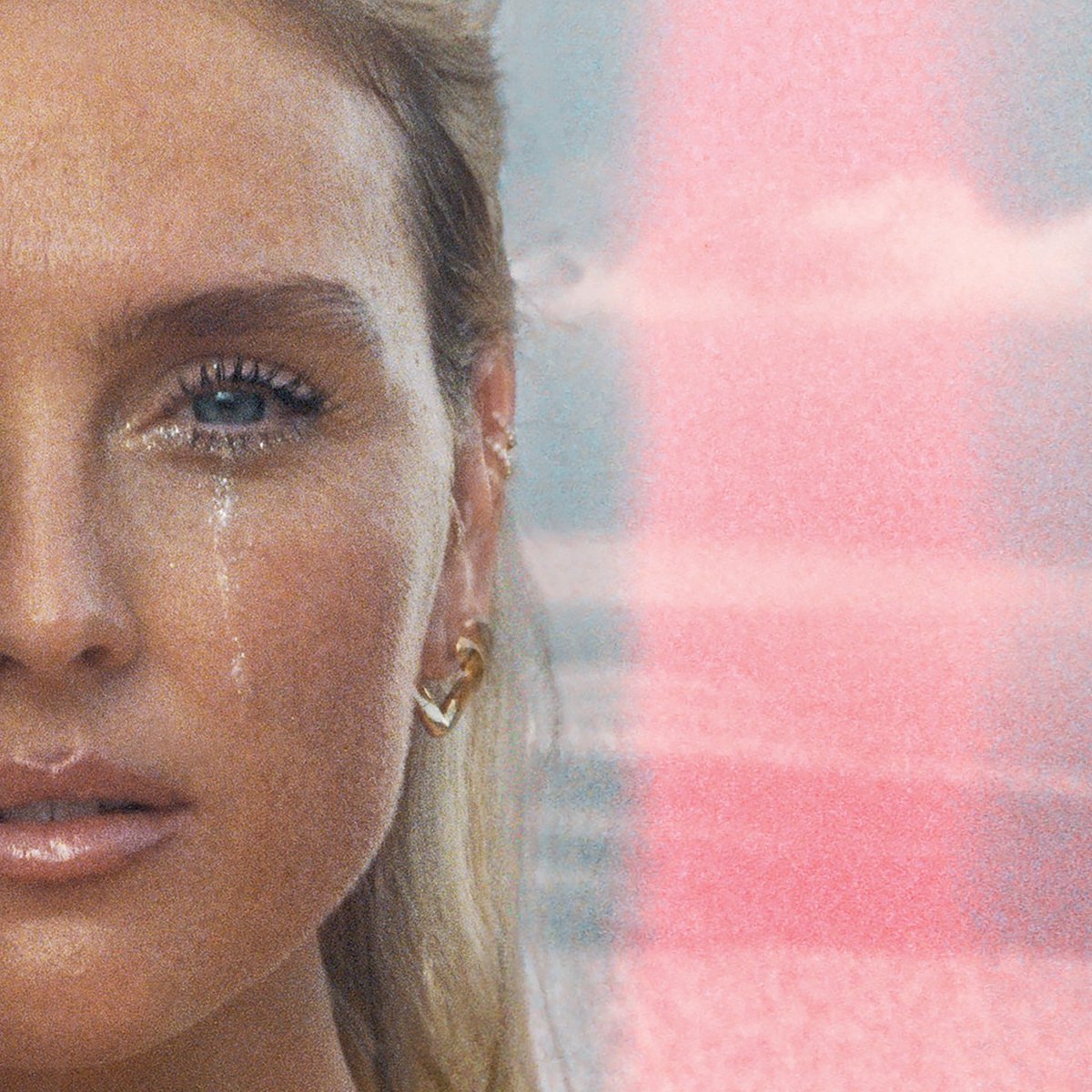 Perrie has released her new single, “Tears.”

Stream: open.spotify.com/album/2DECZqJg…