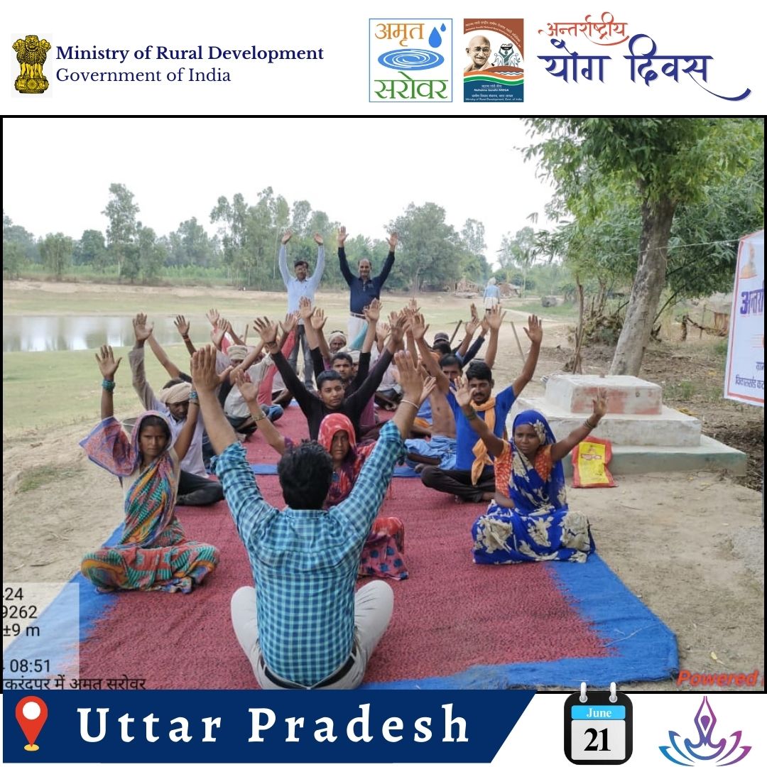 Celebrating International Day of Yoga 2024 at Amrit Sarovar, Uttar Pradesh.
People gathered amidst the serene beauty of Amrit Sarovar for rejuvenating yoga sessions, connecting body, mind, and spirit.
#InternationalDayOfYoga #YogaDay2024 #MissionAmritSarovar #YogaForAll