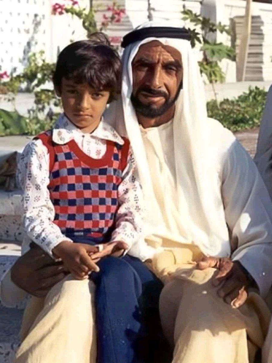 في مثل هذا اليوم، أستذكر الوالد زايد -رحمه الله- فهو الأساس الأول والنموذج الاستثنائي والقصة الخالدة لبناء العائلة والوطن ،، لقد كان والداً ومعلماً وملهماً لنا جميعاً قبل أن يكون قائداً وحاكماً ..
رحم الله الوالد زايد، وتحية تقدير لكل أب اتبع نهج زايد في التربية ..