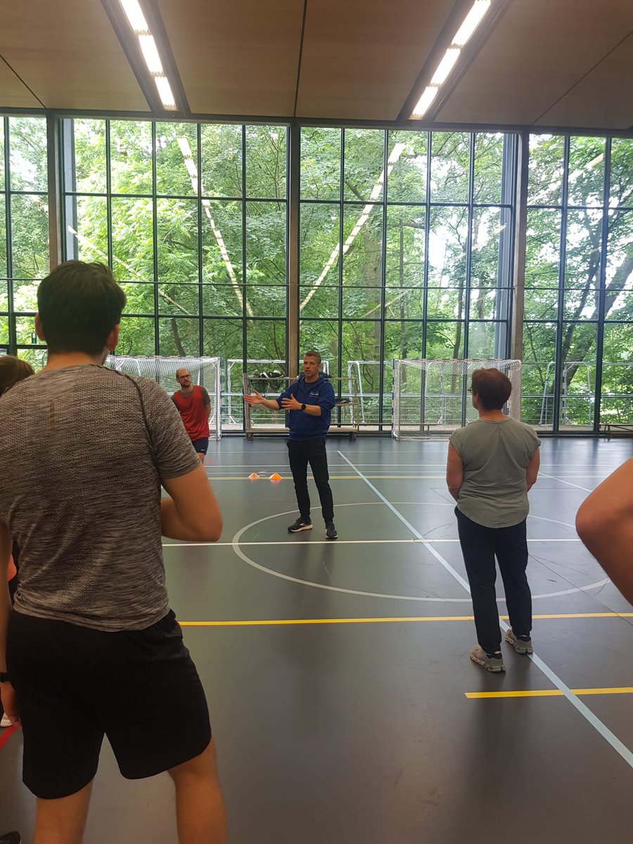 P_Iserbyt's tweet image. 4 dagen, 500 leraren, 57 sessies met focus op vakinhoudelijke kennis. Tot volgend jaar voor de 51e nascholing voor leraren Lichamelijke Opvoeding. @KianVanluyten @tommadou