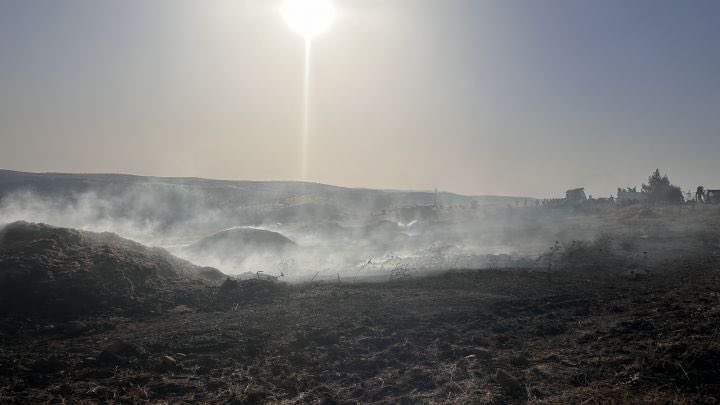 Geçen sene yaktınız bir şey olmadı…

Önceki senelerde de yaktınız bir şey olmadı…

Ama maalesef bu sene yaktığınız anız felaketimiz oldu! 

Can verenler oldu, yaralananlar oldu, hasatını ve malını kaybedenler oldu…

Ve telef olanlar oldu…

Vebaliniz ağırdır…

Allah vefat