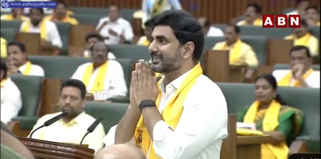 TheRedBookAP's tweet image. చెప్పాం కదా!!!
ఇక నుంచి చెప్పే కొడతాం 🔥🔥

@naralokesh 

అర్థరాత్రి అరెస్టు లు ఉండవ్ 
తప్పు చేసిన వాళ్ళని తొక్కుకుంటూ పోవడమే