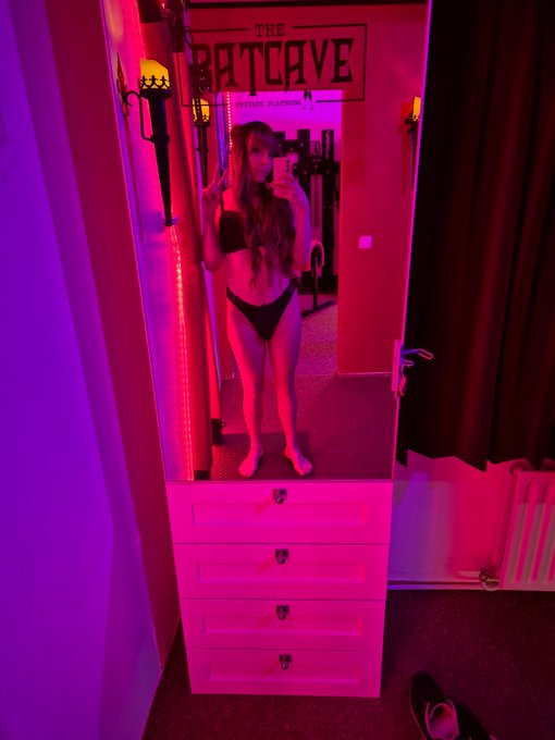 Me at @BatcavePlayroom , This is the BDSM bed &amp; breakfast I have been talking about! Give them all a<a class="tags" target="_blank" title="On Twitter" href="/?out=eyJ0eXAiOiJKV1QiLCJhbGciOiJIUzUxMiJ9.eyJpYXQiOjE3MjQ1NTE4NTksImlzcyI6InR3cG9ybnN0YXJzLmNvbSIsIm5iZiI6MTcyNDU1MTg1OSwiZXhwIjoxNzU2MDg3ODU5LCJyZWRpcmVjdF91cmwiOiJodHRwczovL3R3aXR0ZXIuY29tL0JhdGNhdmVQbGF5cm9vbSJ9.4MKjjF7eaN6qMoFKpJLJP94zh6kSr06kCeWmZfBNFxZNBufsRMJqJukx8sqcEEXHy6k7LkFo6BRtlGpMc3en5w">@BatcavePlayroom</a><a href="/tag/mvsales"class="tags"><span>#mvsales</span></a>