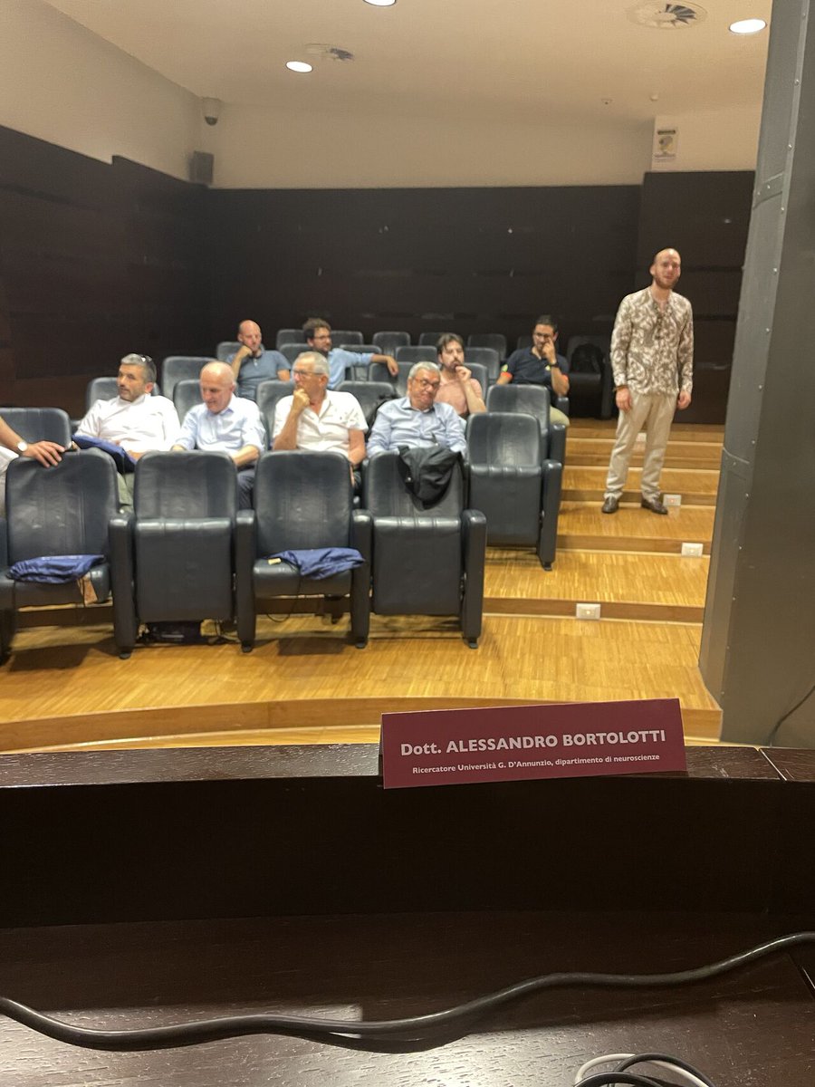 Lieto di aver partecipato come relatore al seminario "#Neuroscienze e #Comunicazione", organizzato da Assoenologi -Abruzzo e Molise-. 
Ho avuto modo di condividere le mie ricerche e le mie esperienze nel campo delle neuroscienze e del #neuromarketing applicate al mondo del #vino,