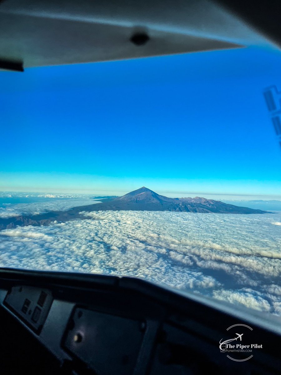 The highest peak in the Atlantic Ocean (above the sea level) with it’s 12.190 feet or 3.715m greets us on our arrival into Tenerife south airport 😁⛰️🛬 

#teide #avgeek #somostenerife #canaries #canarias #canaryislands #pnteide #cockpitview #tfs #pilot #volcano #seaofclouds