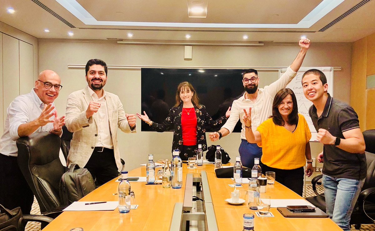 Here’s the wonderful #team I’ve been working with this week in #Barcelona beautifully demonstrating #Energy and being ‘ON’ 
 #ImpactSkillsCoaching #Connecting #Energy #TheCourageToSpeak 🎉🎉