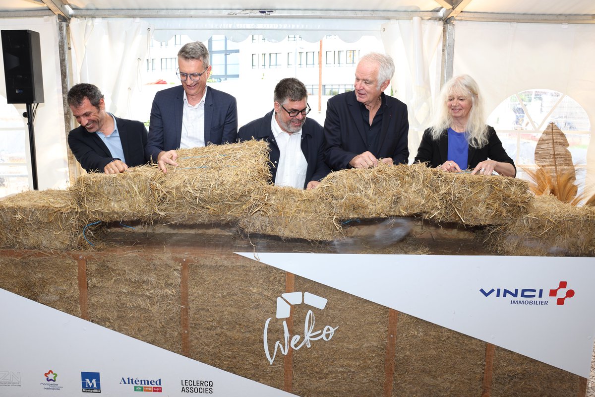VINCI Immobilier (@vinciimmobilier) on Twitter photo Pose d'une 1ère botte de paille inédite à Montpellier pour le projet de bureaux Weko ! 🌾
VINCI Immobilier y expérimente une méthode constructive innovante, à partir de paille de riz de Camargue, un matériau biosourcé et local !
➡️CP : vinci-immobilier-institutionnel.com/actualites/1er… Pose d'une 1ère botte de paille inédite à Montpellier pour le projet de bureaux Weko ! 🌾
VINCI Immobilier y expérimente une méthode constructive innovante, à partir de paille de riz de Camargue, un matériau biosourcé et local !
➡️CP : vinci-immobilier-institutionnel.com/actualites/1er…