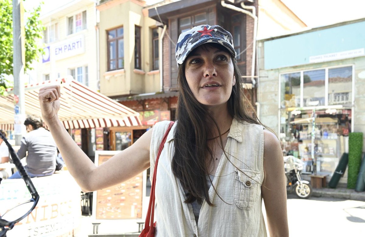 Türkiye İşçi Partisi (TİP) Adalar Belediye Başkanı adayı Gizem Gülen: 

Aktrollere boyun eğmediysek bundan sonra da İmamoğlu’nun trollerine boyun eğmeyeceğiz.

(Adalardaki azmanbüs sorunu üzerine)