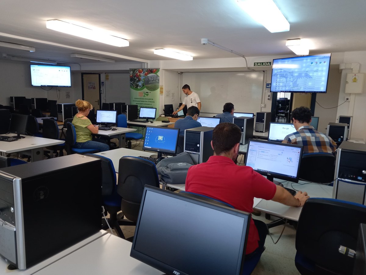 📢El pasado miércoles celebramos la jornada de transferencia de conocimiento del #DronFruitII , reuniendo a técnicos de cooperativas agroalimentarias junto al grupo de investigación <a href="/SmartBioLab/">Smart Biosystems Laboratory</a> para compartir los avances del proyecto. 📡🌱 #InnovaciónAgrícola #DronFruitII