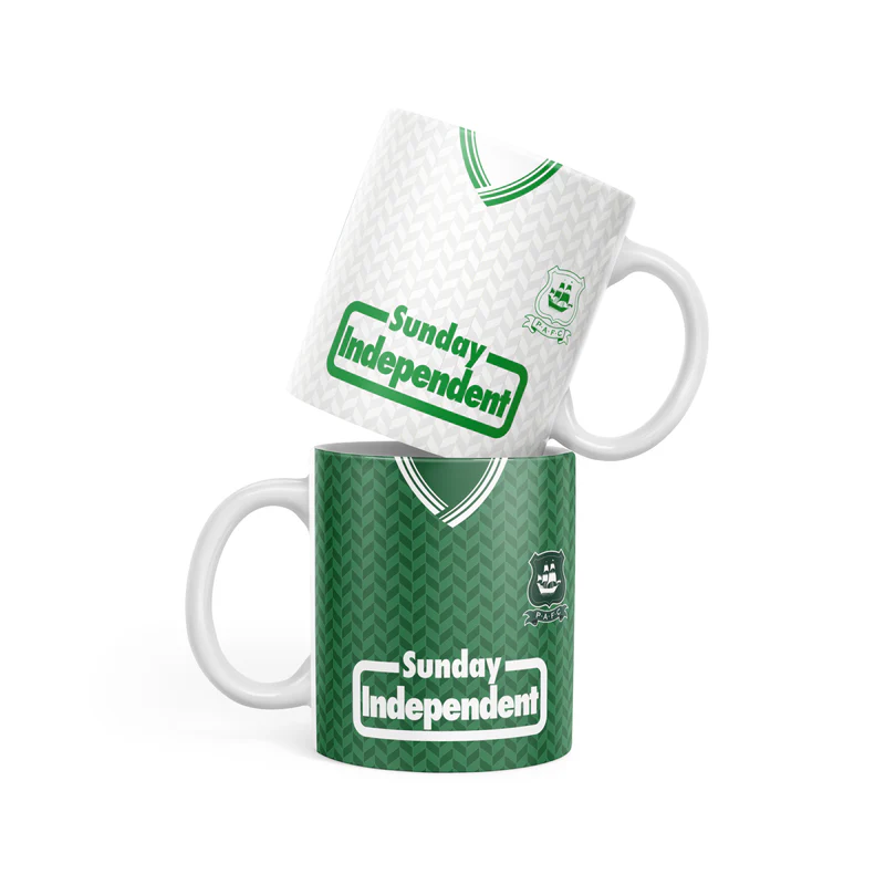 Plymouth Argyle half and half retro kit mugs, double the iconic kit all in one mug | theterracestore.com/collections/pl…

Retweet, we are giving one away for free #pafc