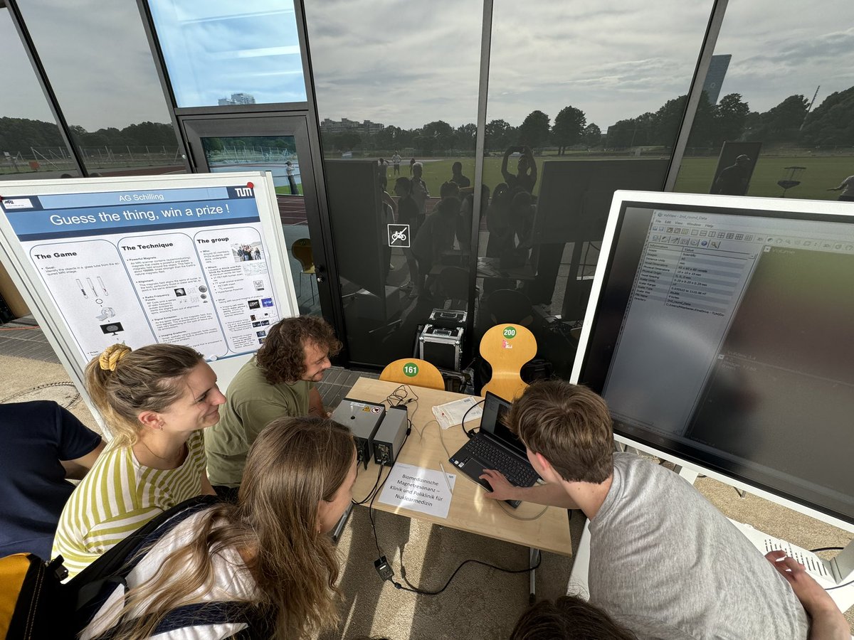 Our lab demonstrating low-field MRI at the Summerfest of the TUM School of Medicine and Health ☀️ 🧲.  Scanning biological samples and 3D objects with a hidden message was great fun. Who guessed the thing - won a prize! 🍧