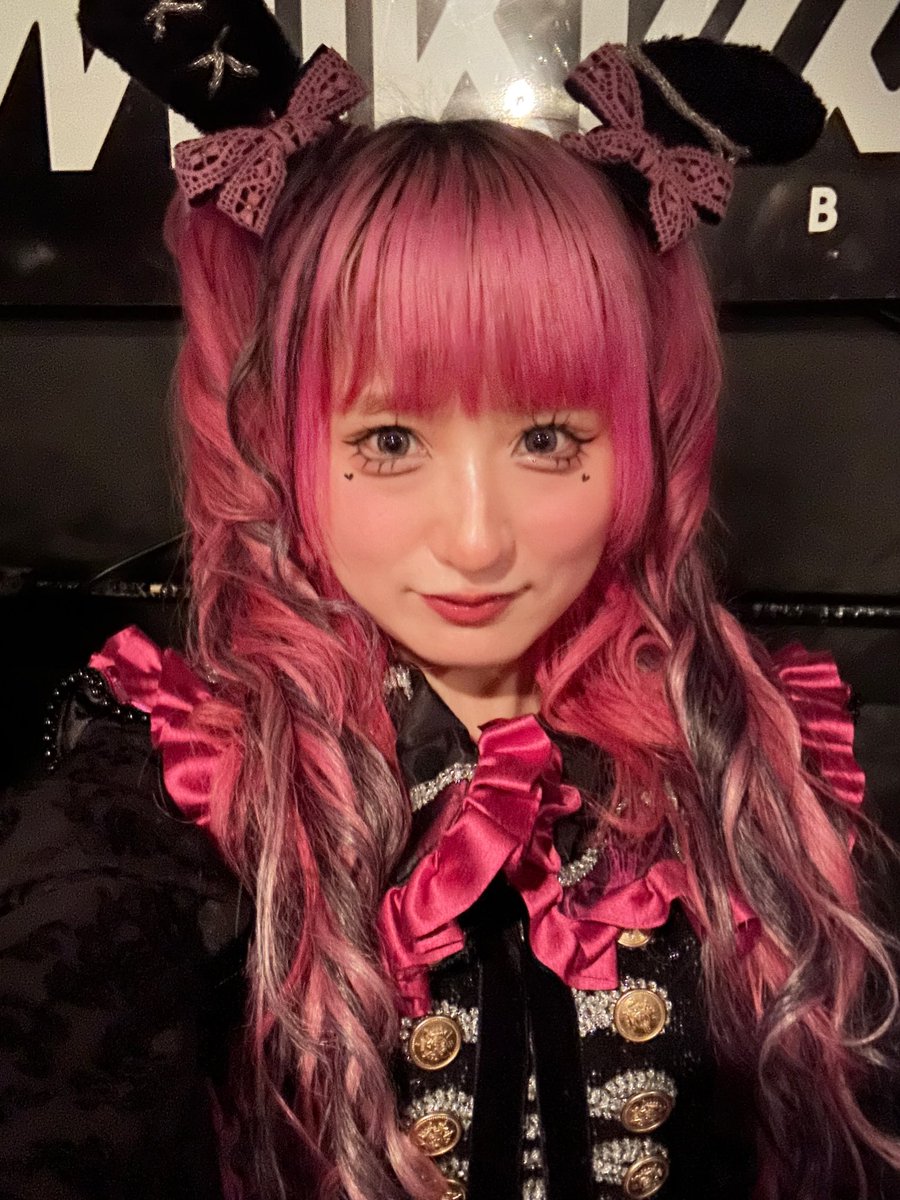 mayn_toachi_san's tweet photo. 昨日のつみきちゃん生誕の旗見て思い出したんだけど、兎愛ち さんの旗真顔だったよね?と思って見たらやっぱ真顔だった!
アイドルとしての兎愛ち さんは真顔の中に笑顔が隠せてないけど、
旗の兎愛ち さんはモデルさんだから100%真顔!さすがプロ!!
#PINKISMINE https://t.co/QTCB9F8UpH