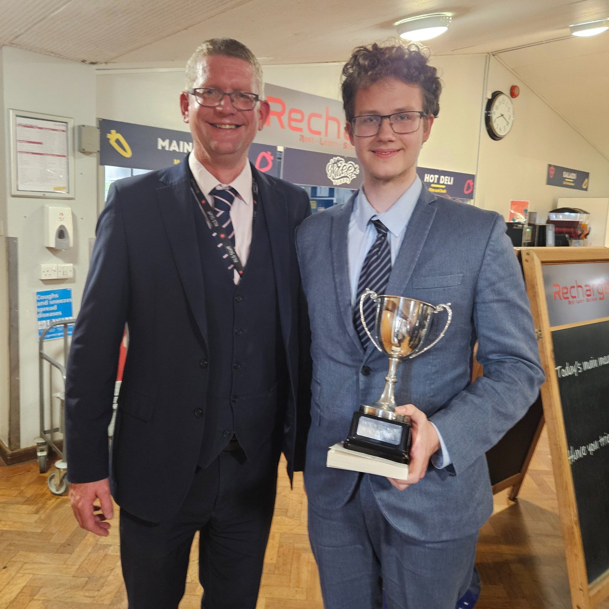 RLS Sixth Form (@rls6thform) on Twitter photo Immensely proud of all the students at Prize Giving. Our Y13 student, Dmytro, from the Ukraine has been a shining light these past two years despite knowing his father is back at home fighting. Few are more deserving of their award. He's off to study AI <a href="/KingsCollegeLon/">King's College London</a> Immensely proud of all the students at Prize Giving. Our Y13 student, Dmytro, from the Ukraine has been a shining light these past two years despite knowing his father is back at home fighting. Few are more deserving of their award. He's off to study AI <a href="/KingsCollegeLon/">King's College London</a>