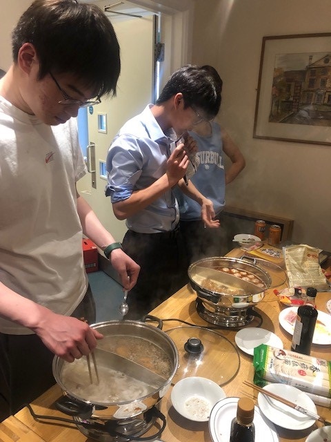 oratoryschool's tweet photo. #OratoryStudents treated their fellow Housemates to a special Hot Pot feast in #FitzAlan last night! #NationalBoardingWeek #ILoveBoarding #TheOratoryFamily #OratoryKindness #OratoryJoy @BSAboarding https://t.co/XUJyRdPRDO