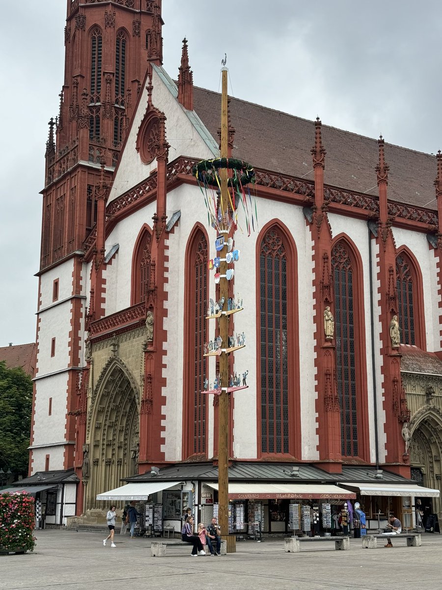 We are in Würzburg! The Maipole is still standing! 
#fzgermanytrip2024
<a href="/HerrRichards/">Herr Richards</a> <a href="/fzefrau/">Frau WeigeltFerguson</a> <a href="/FrauVanJura/">Frau Van Jura</a>