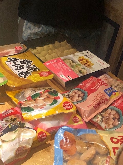 oratoryschool's tweet photo. #OratoryStudents treated their fellow Housemates to a special Hot Pot feast in #FitzAlan last night! #NationalBoardingWeek #ILoveBoarding #TheOratoryFamily #OratoryKindness #OratoryJoy @BSAboarding https://t.co/XUJyRdPRDO